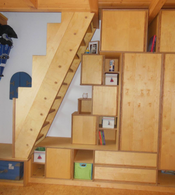 Schrankwand mit integrierter Dachbodentreppe aus Birke Multiplex geölt