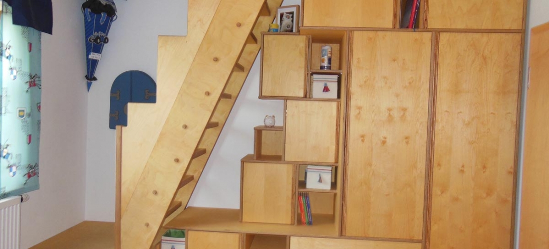 Schrankwand mit integrierter Dachbodentreppe aus Birke Multiplex geölt