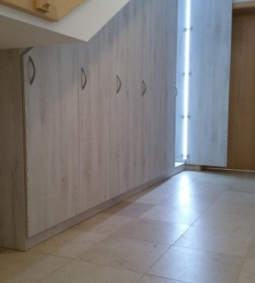 Lagerschrank mit Beleuchtung