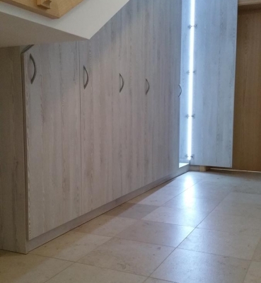 Lagerschrank mit Beleuchtung