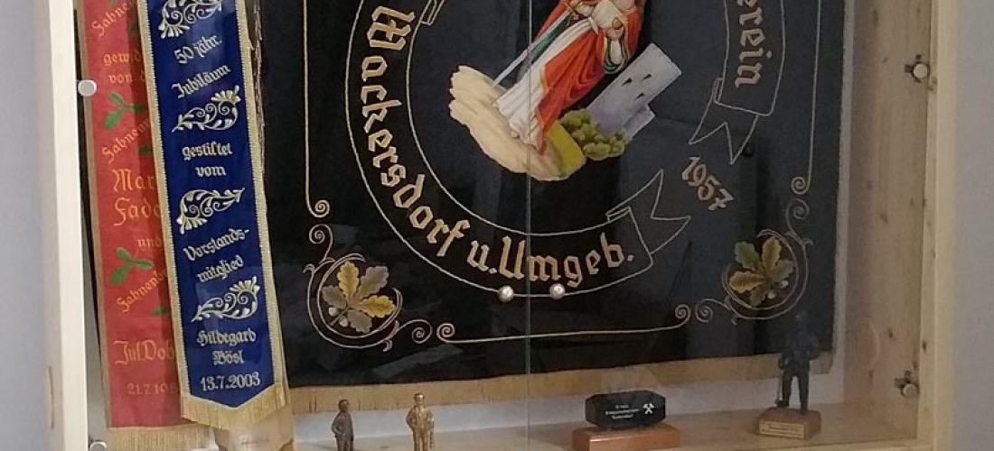 Fahnenschrank, Fichte massiv
